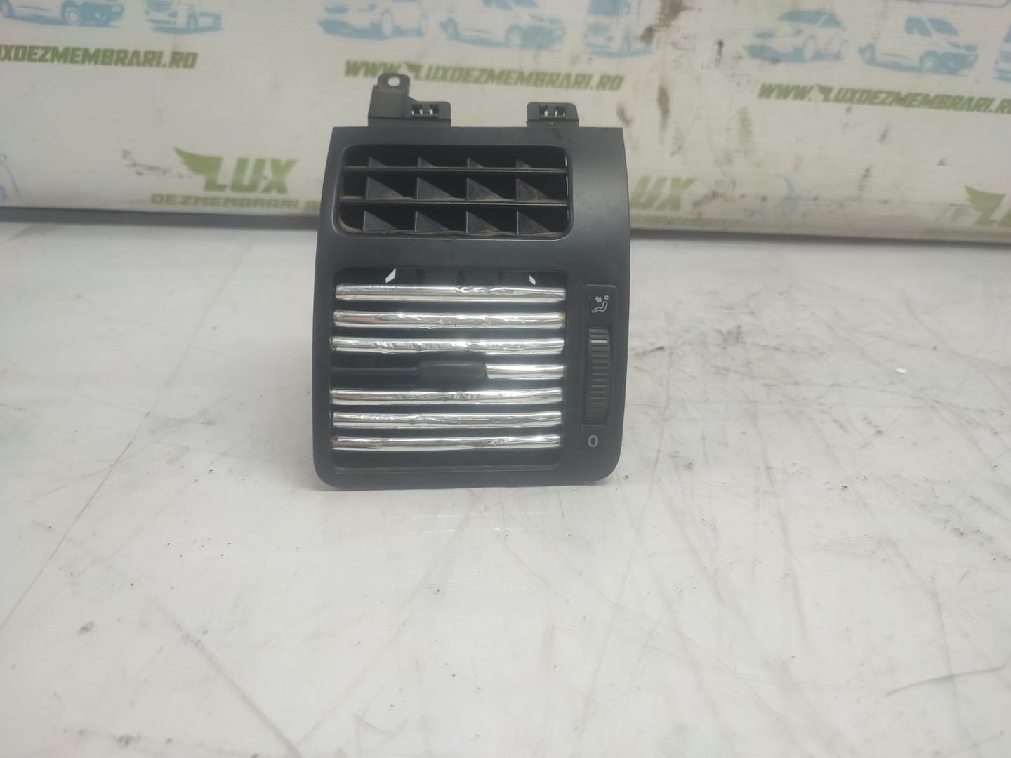 Grila ventilatie bord 1t0819703b Volkswagen Touran 1 (2003 - 2006)