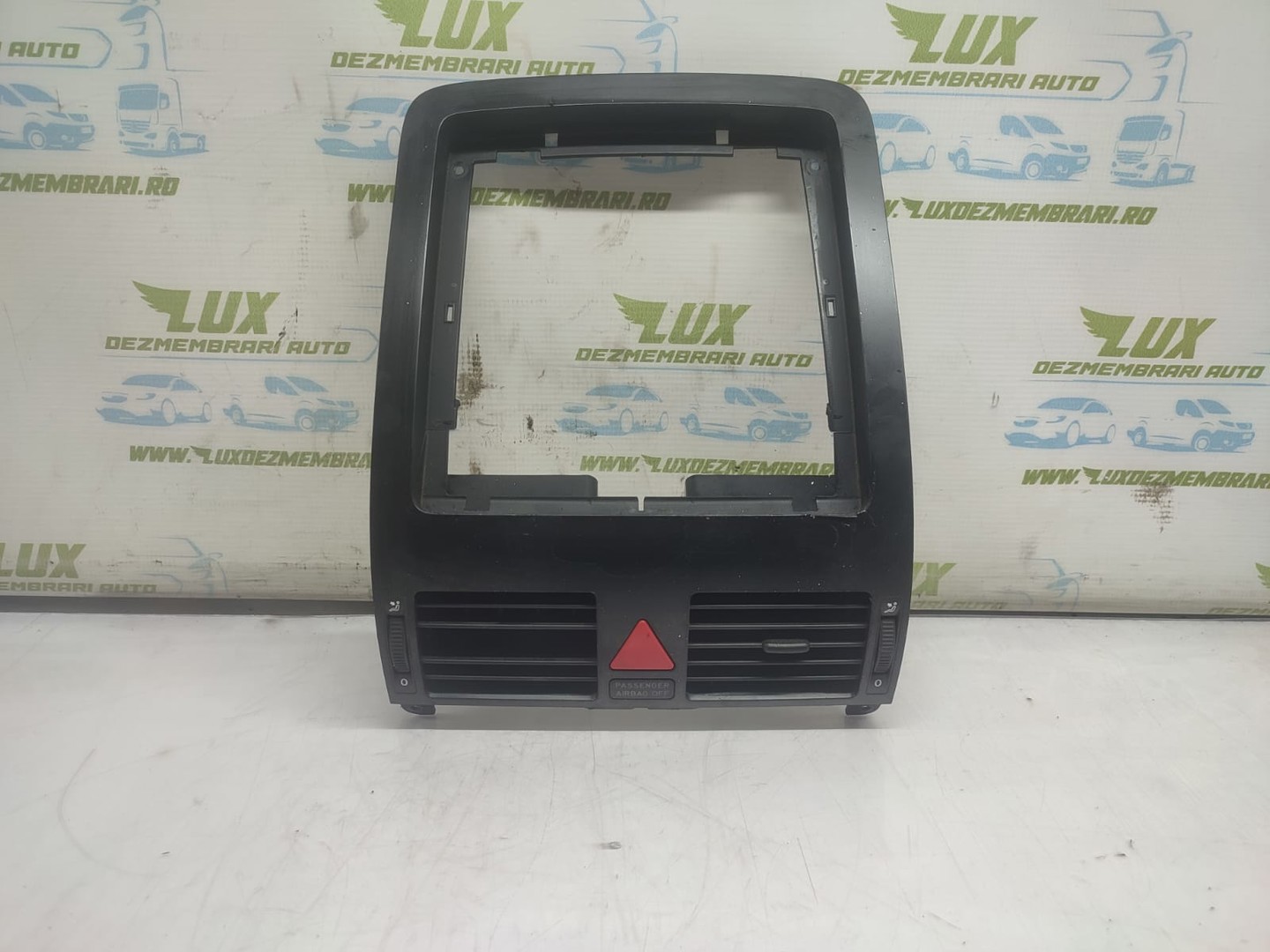 Grila ventilatie bord 1t1819728a Volkswagen Touran 1 (2003 - 2006)