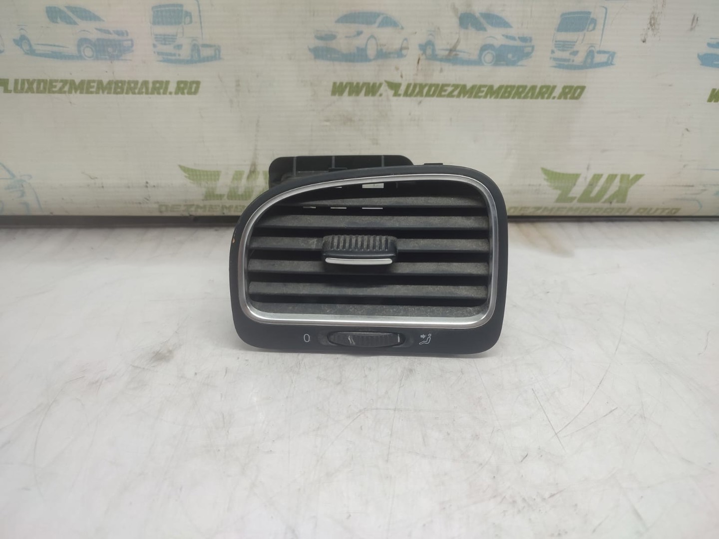 Grila ventilatie bord 5k0819709 Volkswagen Golf 6 (2008 - 2015)