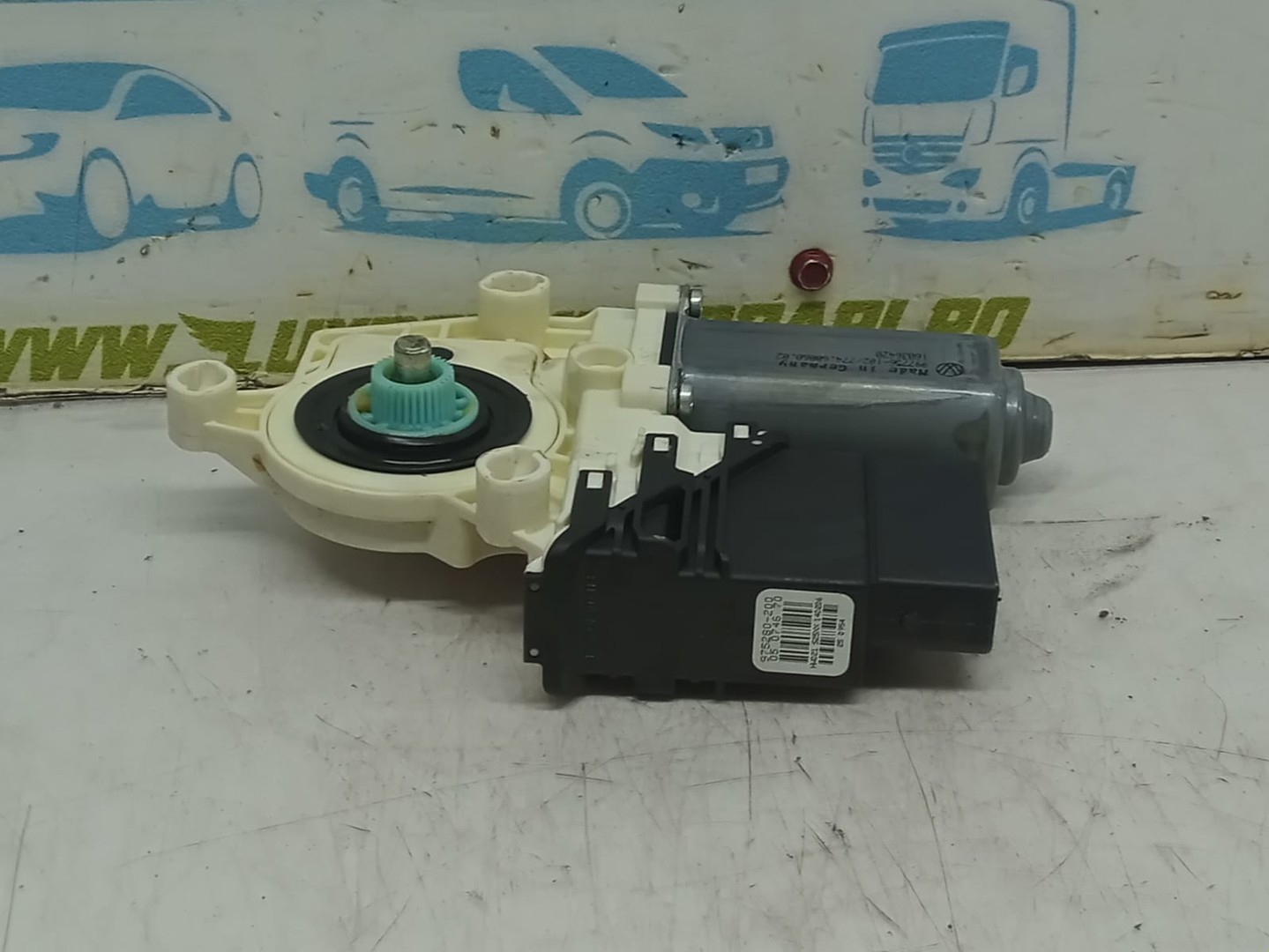 Motoras geam stanga spate 3c9959703 Volkswagen Passat B6 (2005 - 2010)