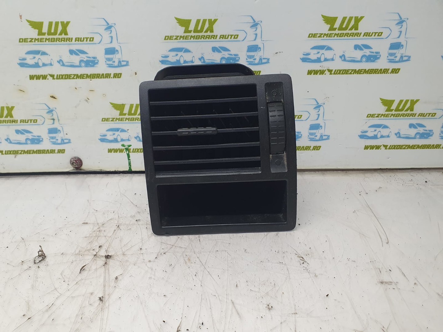 Grila ventilatie bord 7h1819203a Volkswagen Transporter T5 (2003 - 2009)