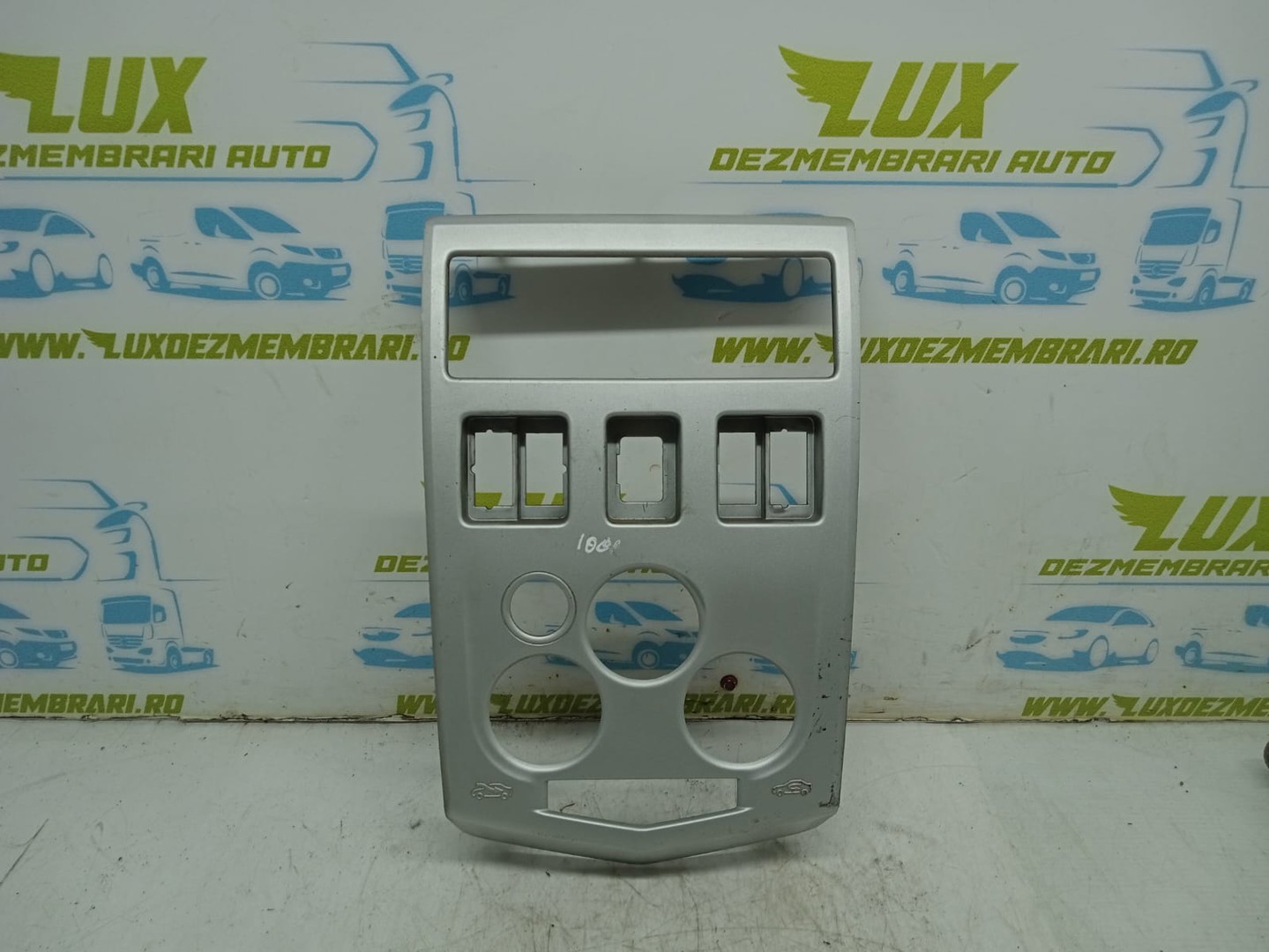 Ornament bord 8200751184 Dacia Logan 1 (2004 - 2008)