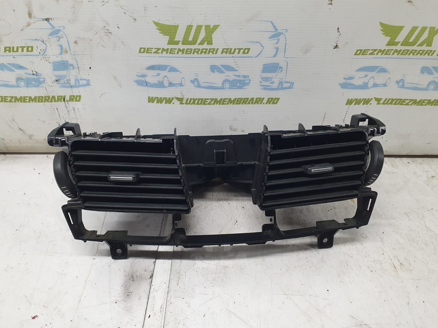 Grila ventilatie bord Renault Laguna 3 (2007 - 2011)