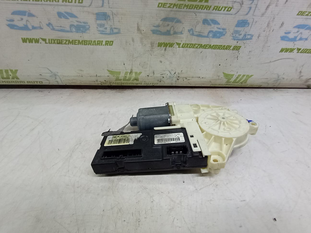 Motoras geam dreapta spate 0130822331 Renault Laguna 3 (2007 - 2011)