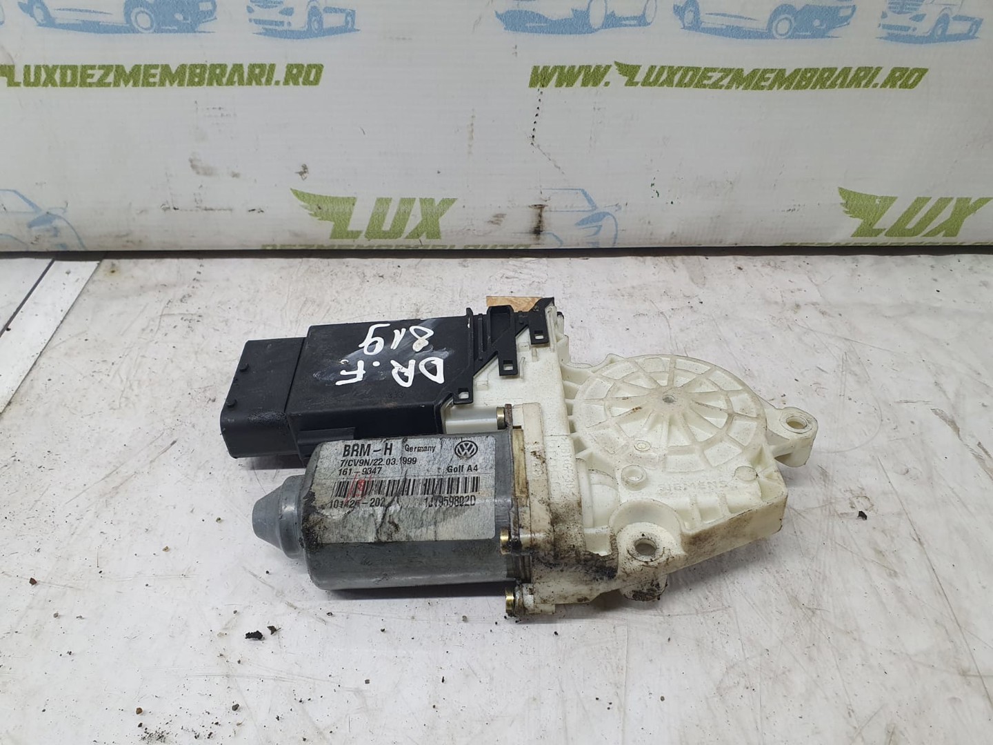 Motoras geam dreapta fata Volkswagen Golf 4 (1997 - 2006)