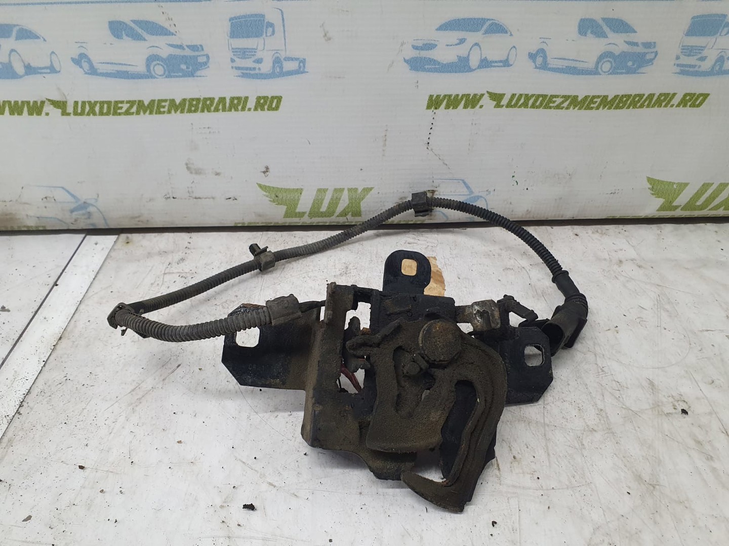 Broasca capota 1j0823509 Volkswagen Golf 4 (1997 - 2006)
