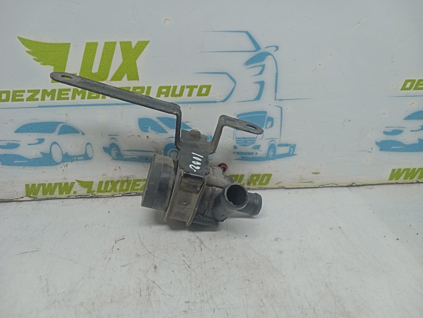 Pompa recirculare apa 30950000 Volkswagen Golf 5 (2003 - 2009)