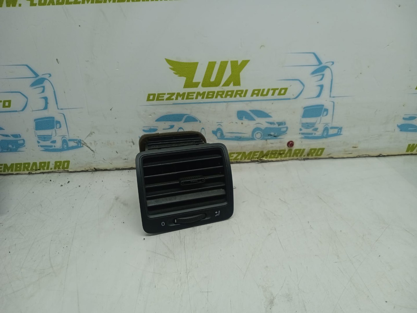 Grila ventilatie bord 1k0819710 Volkswagen Golf 5 (2003 - 2009)