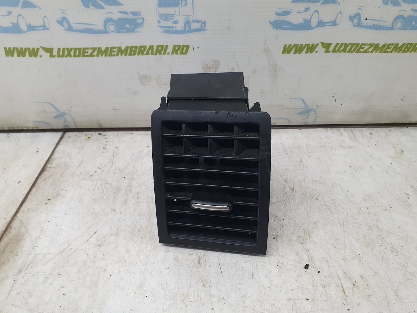 Grila ventilatie bord 7L6819703d Volkswagen Touareg 1 (7L) (2002 - 2007)