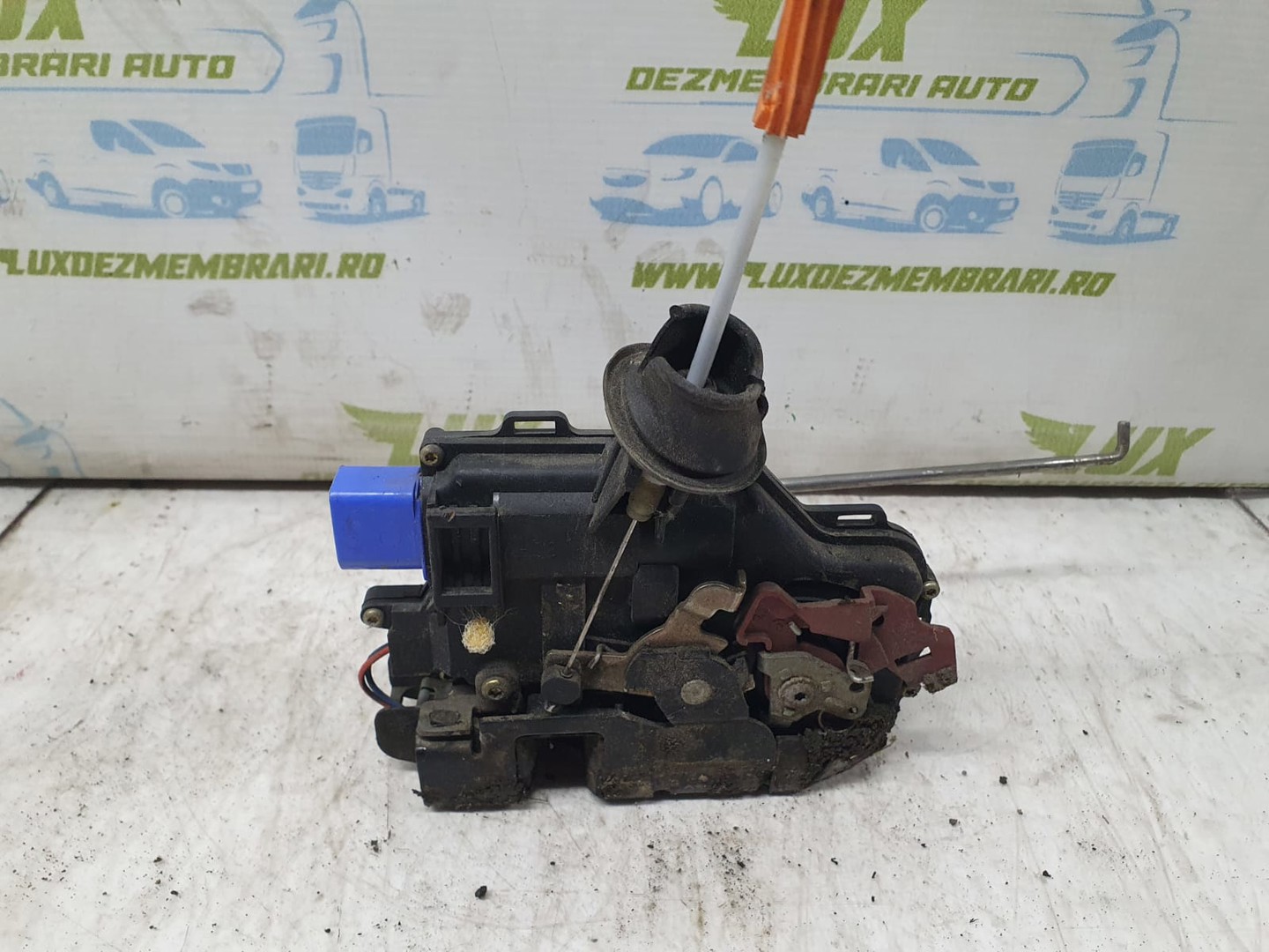 Broasca dreapta fata 4e1837016 Audi A3 8P/8PA (facelift) (2004 - 2008)