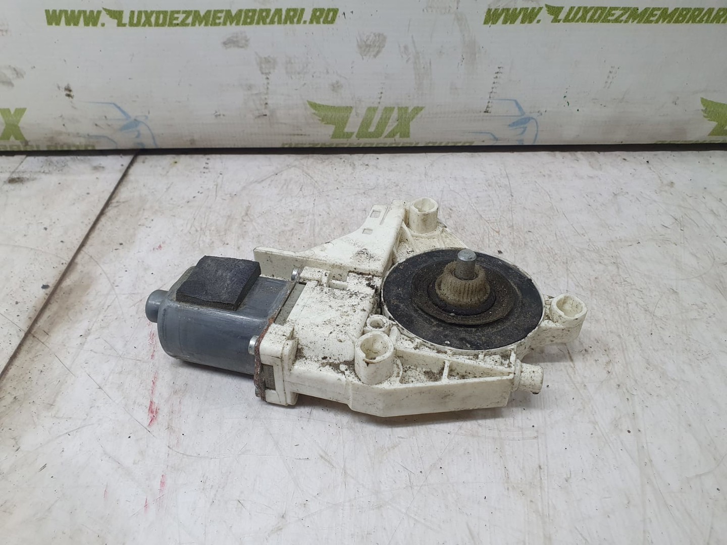Motoras geam stanga fata 8p0959801L Audi A3 8P/8PA (facelift) (2004 - 2008)