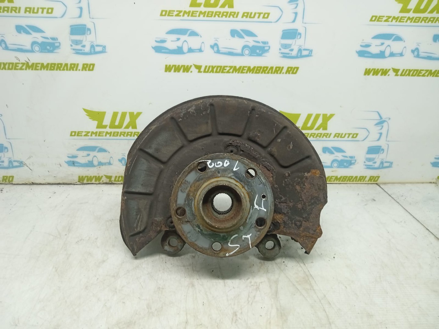 Fuzeta stanga fata Volkswagen Golf 5 (2003 - 2009)