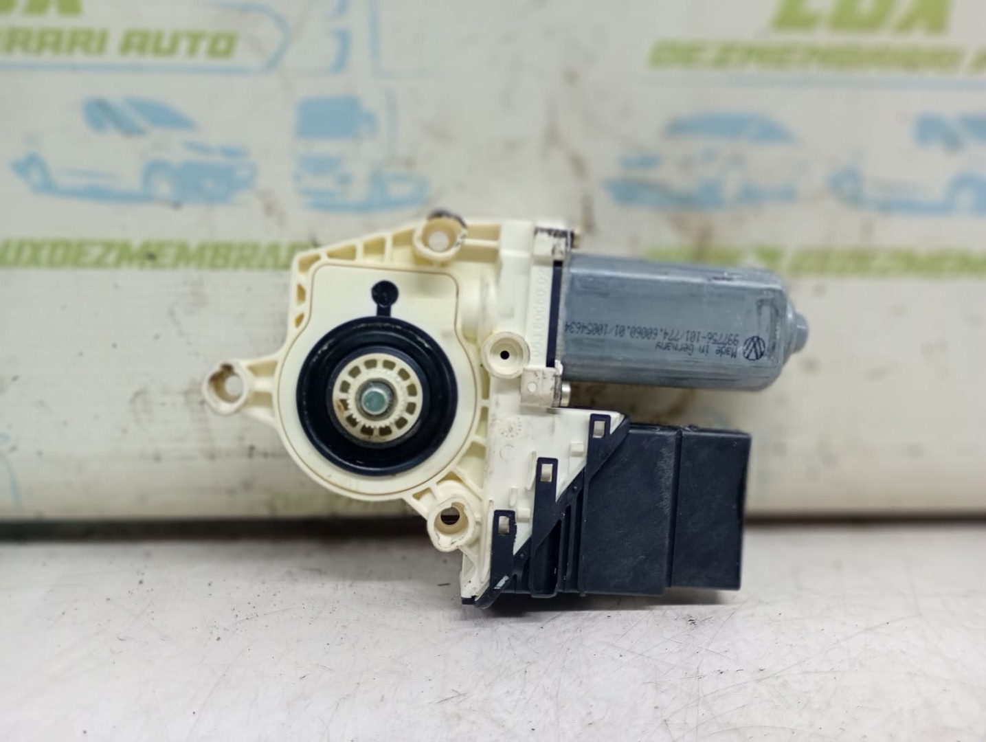 Motoras geam stanga spate 1k0959703c Volkswagen Golf 5 (2003 - 2009)