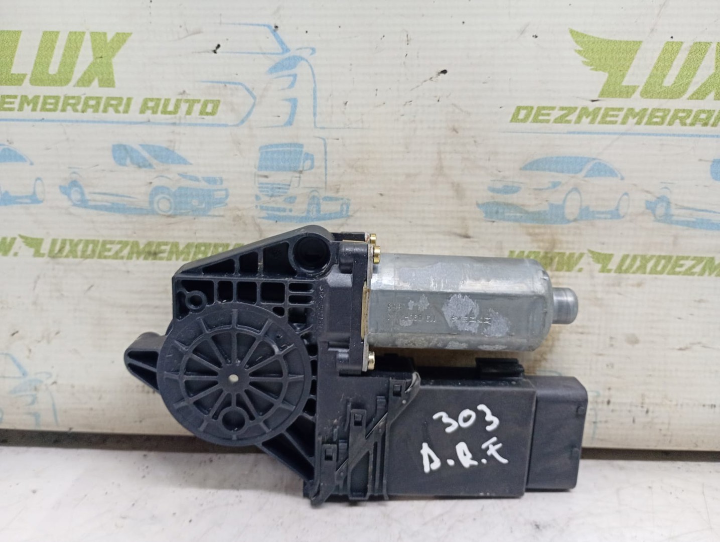 Motoras geam dreapta fata 0130821694 Volkswagen Passat B5 (1996 - 2000)