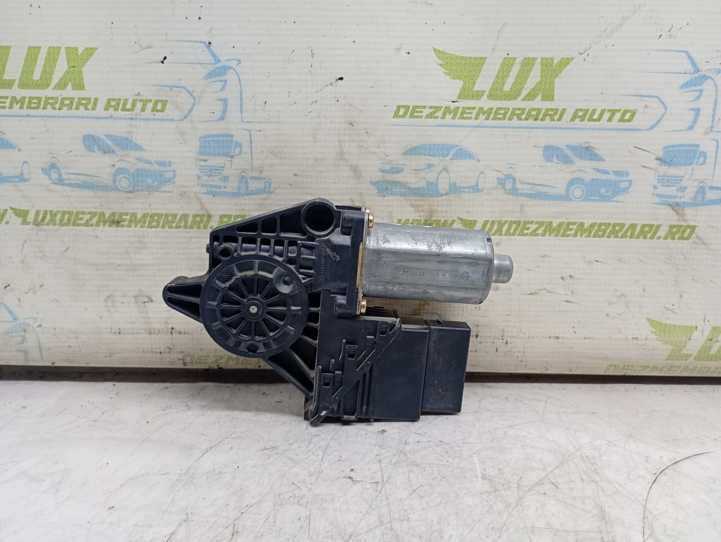 Motoras geam dreapta spate 0130821696 Volkswagen Passat B5 (1996 - 2000)