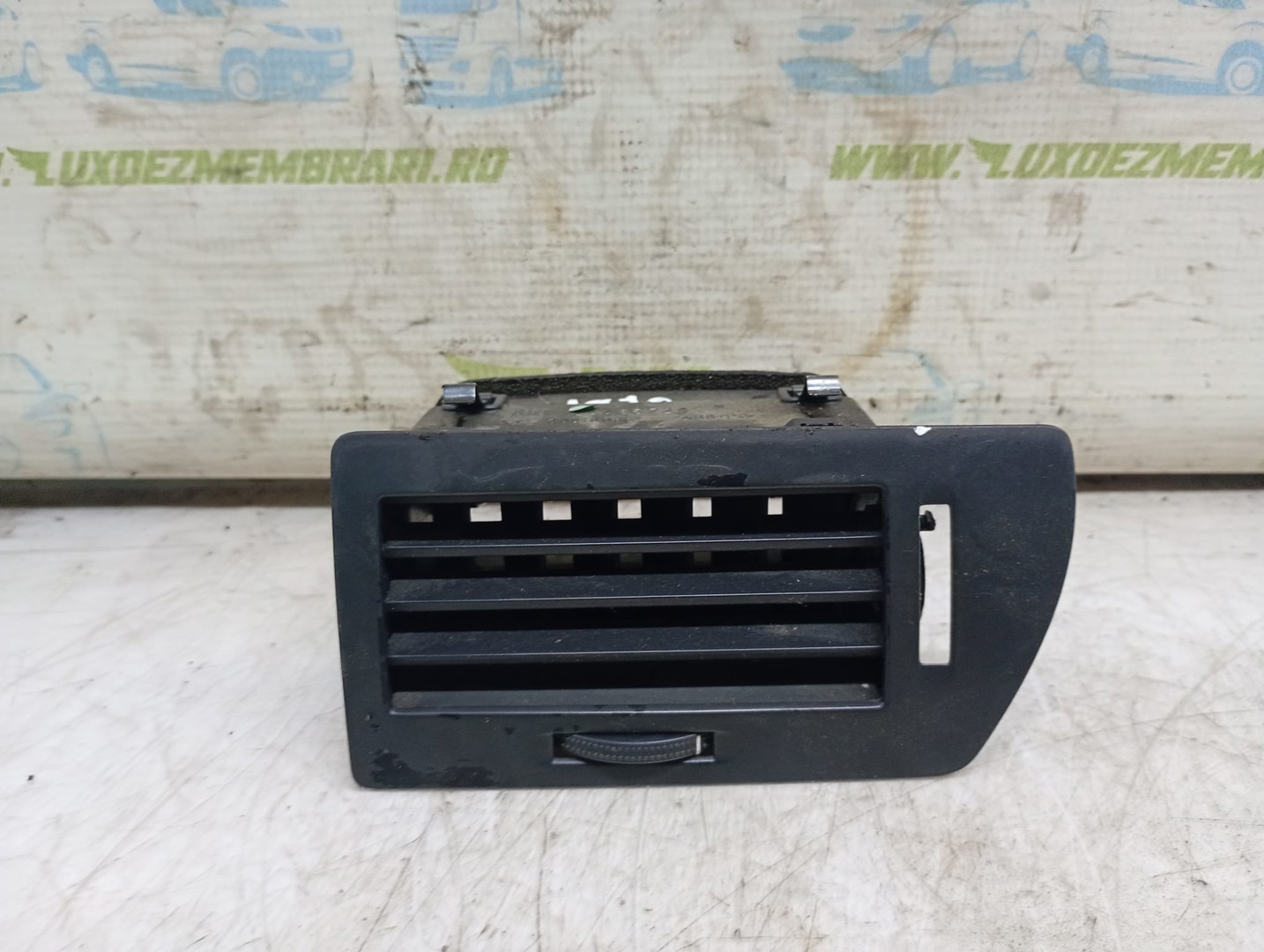 Grila ventilatie bord 330188061 Opel Astra H (2004 - 2007)