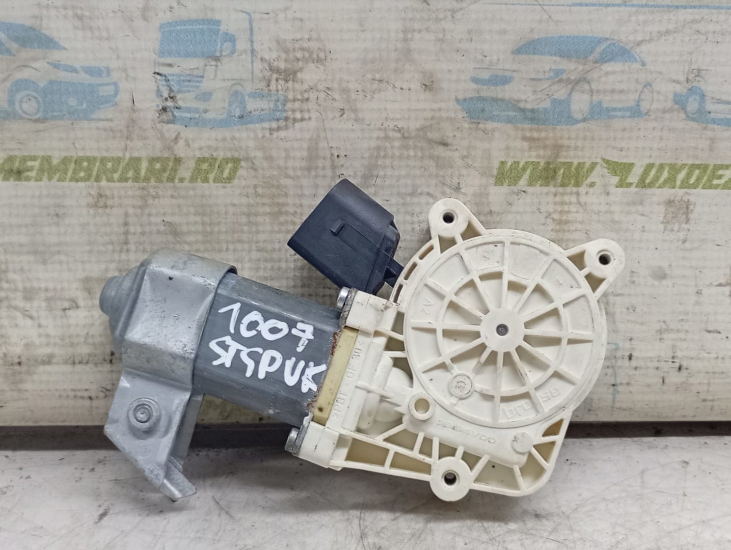 Motoras geam stanga spate 0536009701 BMW Seria 5 E60/E61 (2003 - 2007)