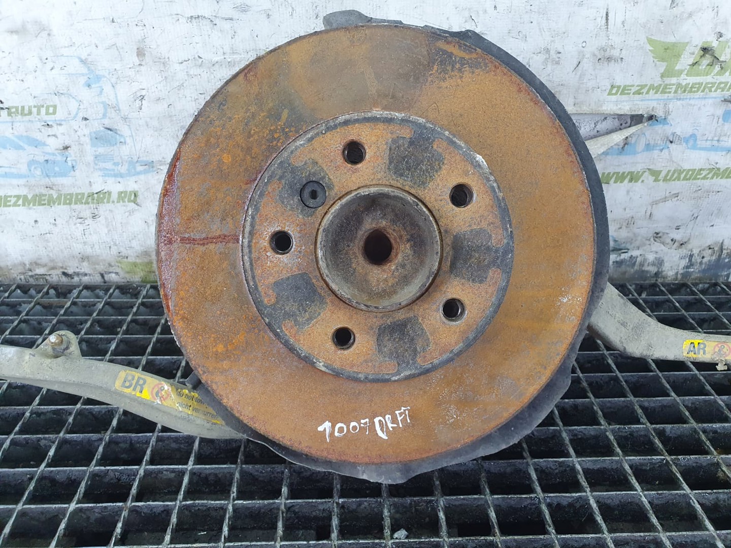 Fuzeta dreapta fata 6760954r BMW Seria 5 E60/E61 (2003 - 2007)