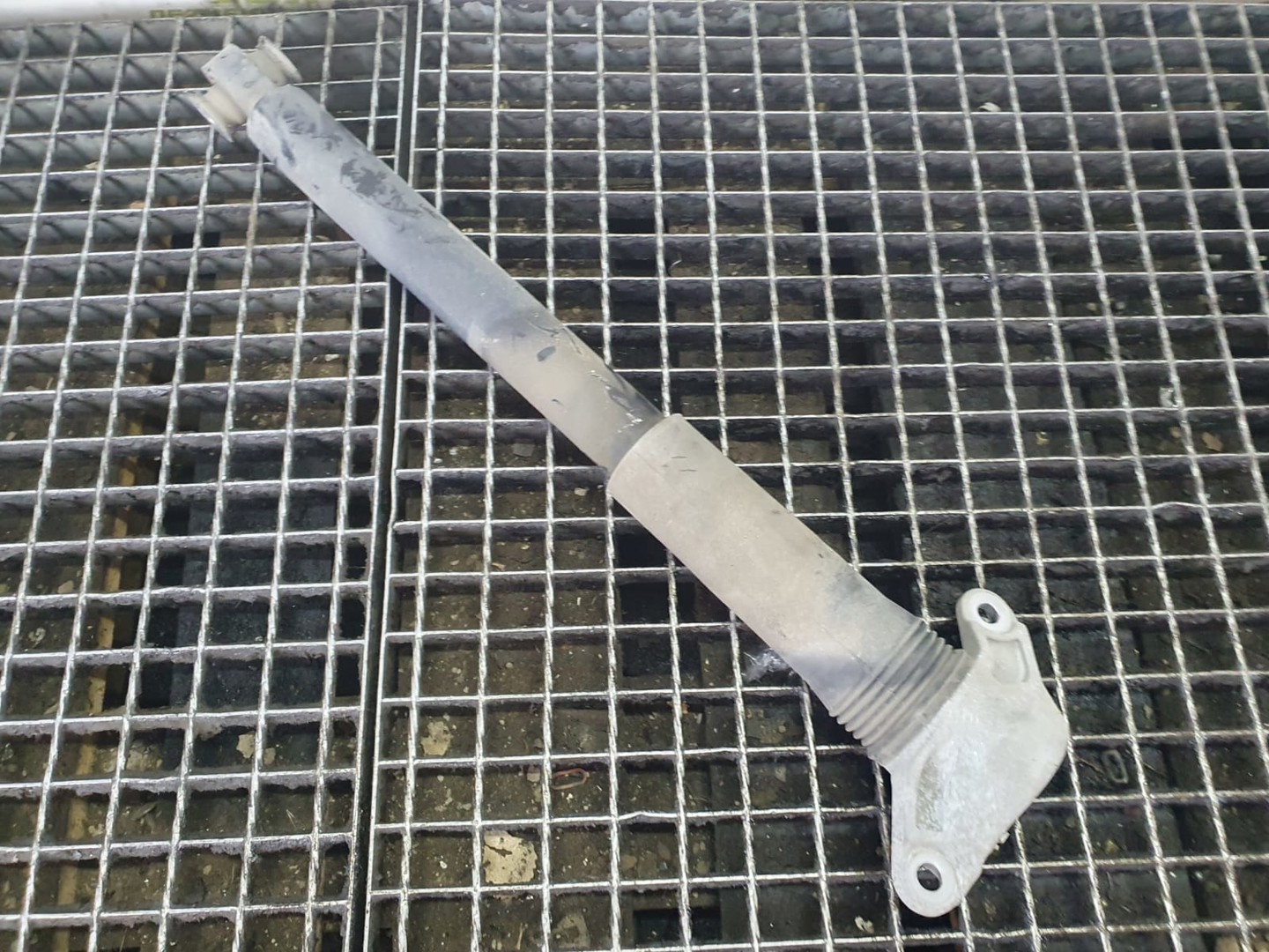 Amortizor spate gx63-18a145-xx Jaguar XE X760 (2014 - 2020)