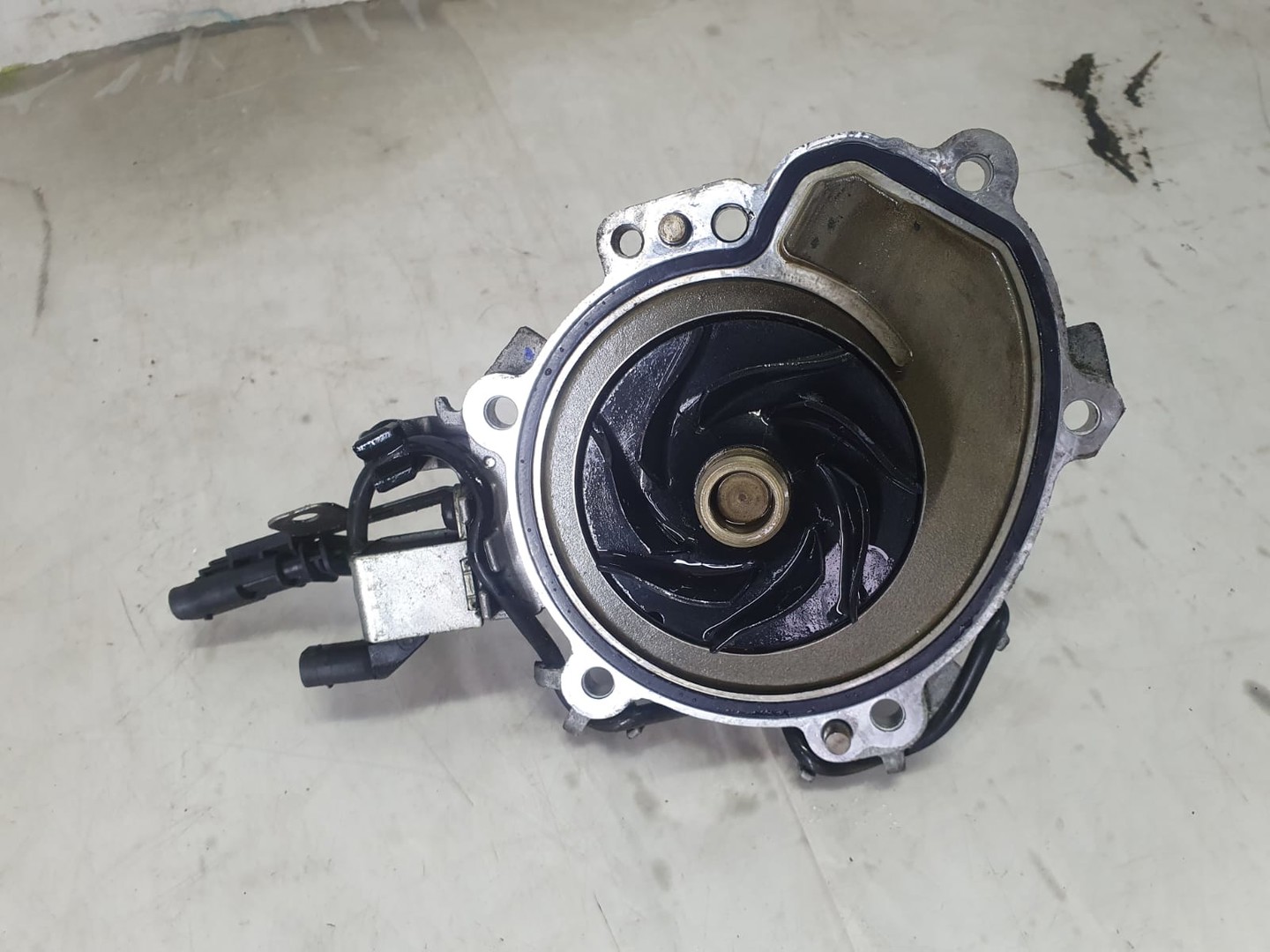 Pompa apa g4d3-8501-ae Jaguar XE X760 (2014 - 2020)
