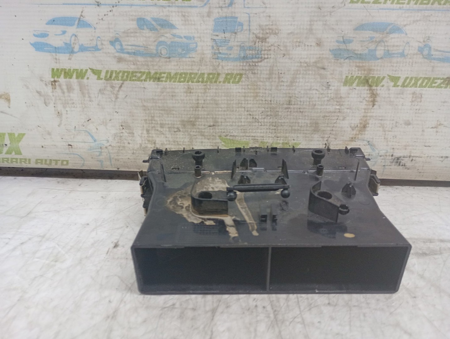 Grila ventilatie bord 7p6819203a Volkswagen Touareg 2 (7P) (2010 - 2014)