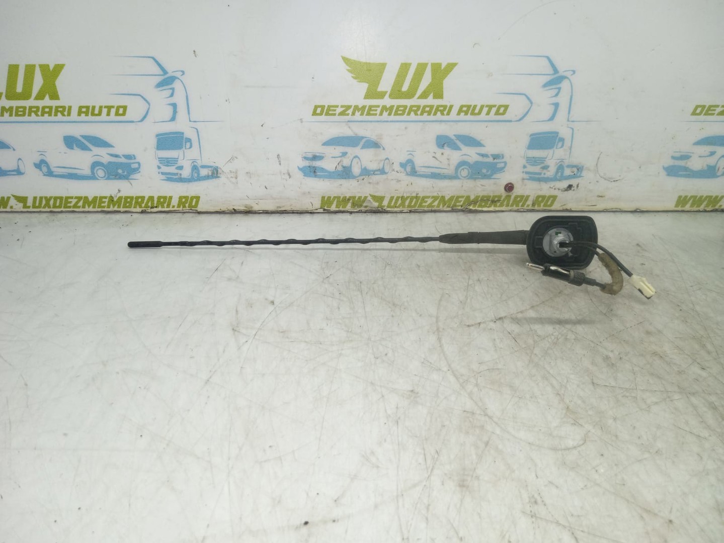 Antena radio Mitsubishi Pajero 3 generation (facelift) (2003 - 2006)