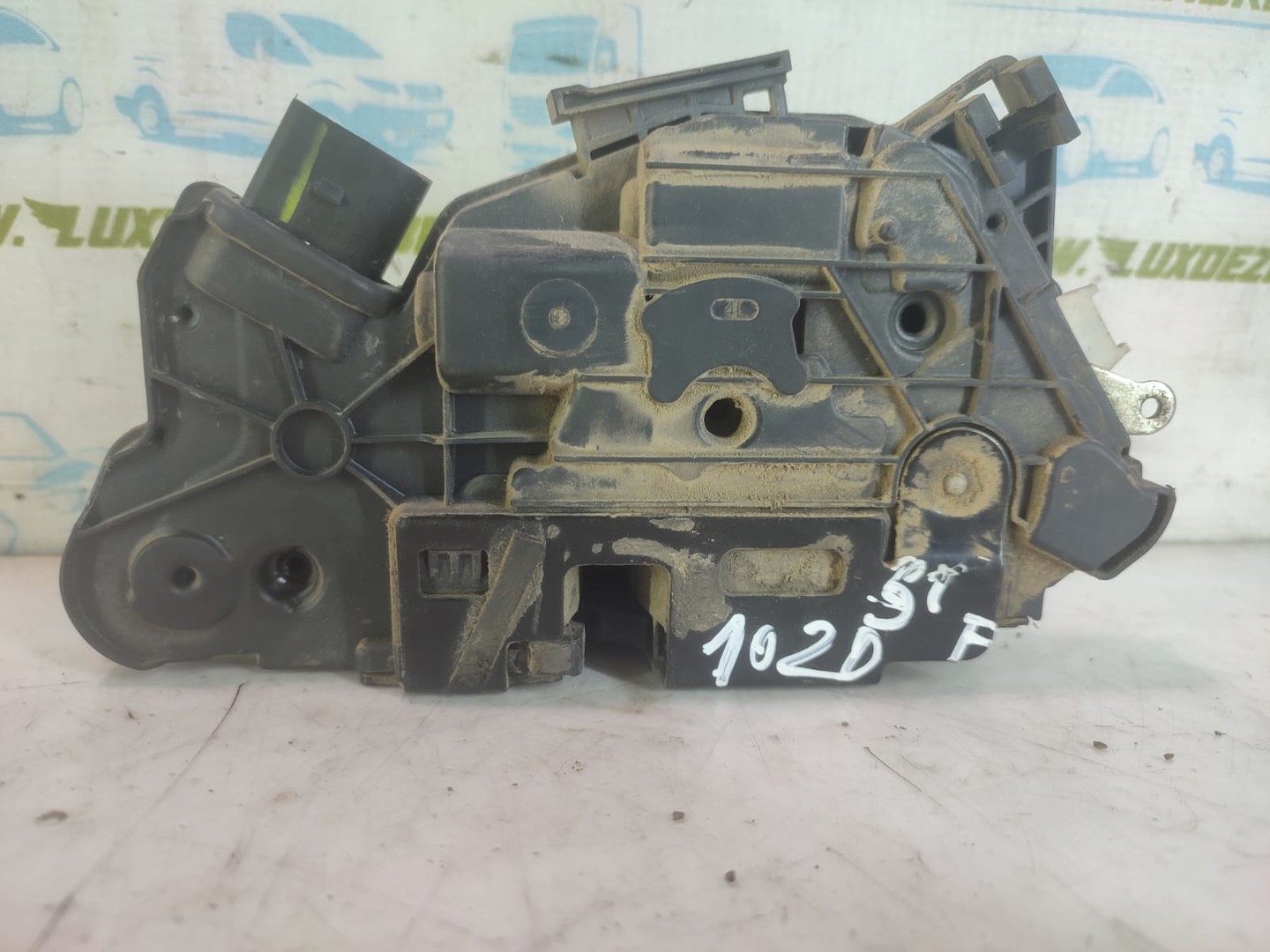 Broasca dreapta fata 5n1837015c Volkswagen Amarok 1 (2010 - 2016)