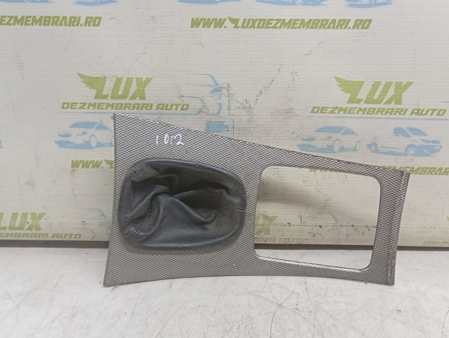 Ornament consola centrala a203680 Mercedes Benz C-Class W203 (2000 - 2004)