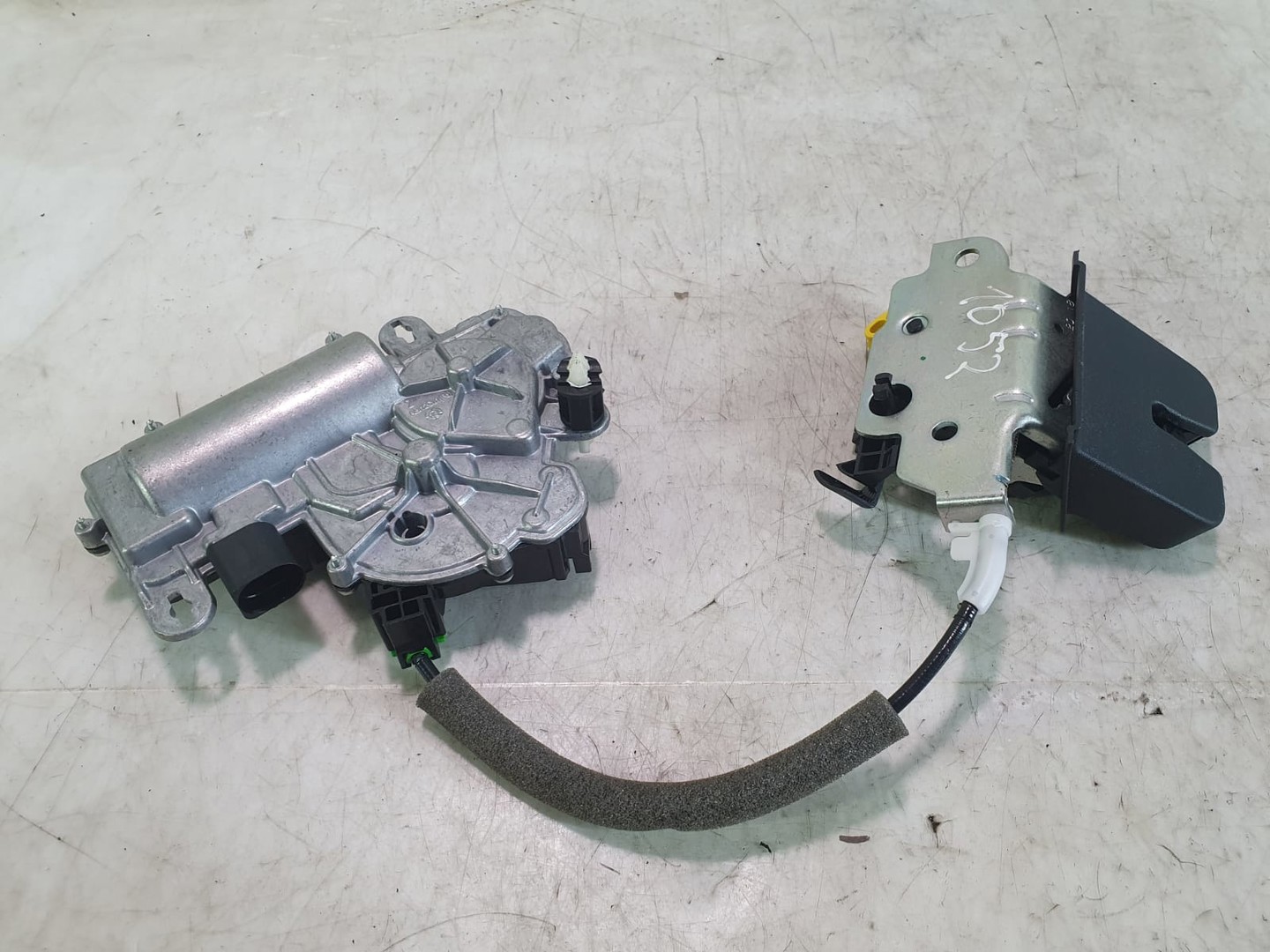 Broasca haion soft close 3g0827887c Volkswagen T-Roc 1 (2017 - 2020)