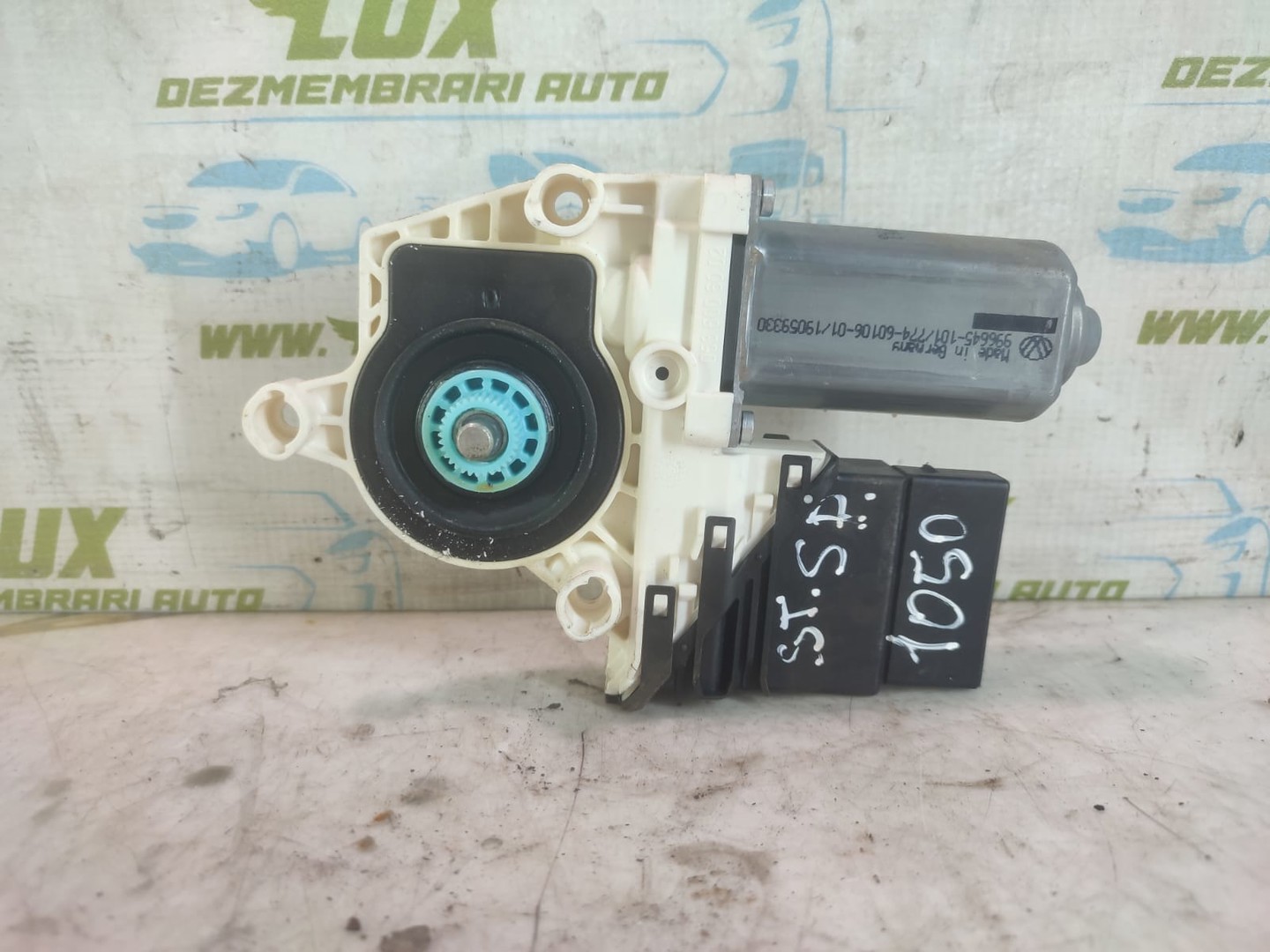 Motoras geam stanga spate 5k0959795 Skoda Octavia 2 (facelift) (2008 - 2013)