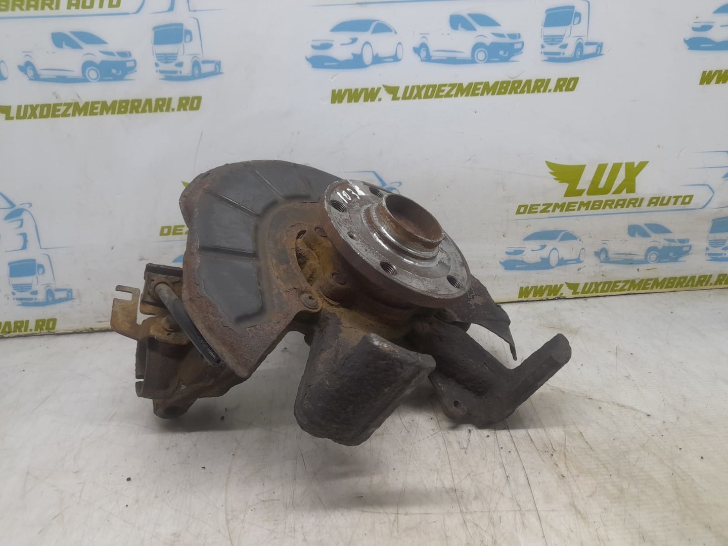 Fuzeta stanga fata Volkswagen Golf 5 (2003 - 2009)