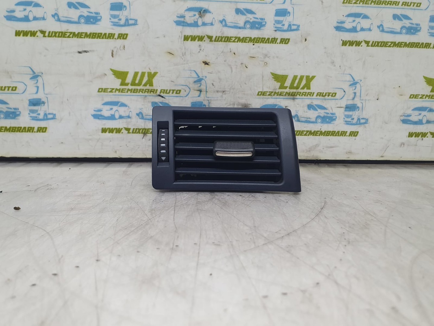 Grila ventilatie bord 8e0820902f Audi A4 B7 (2004 - 2008)