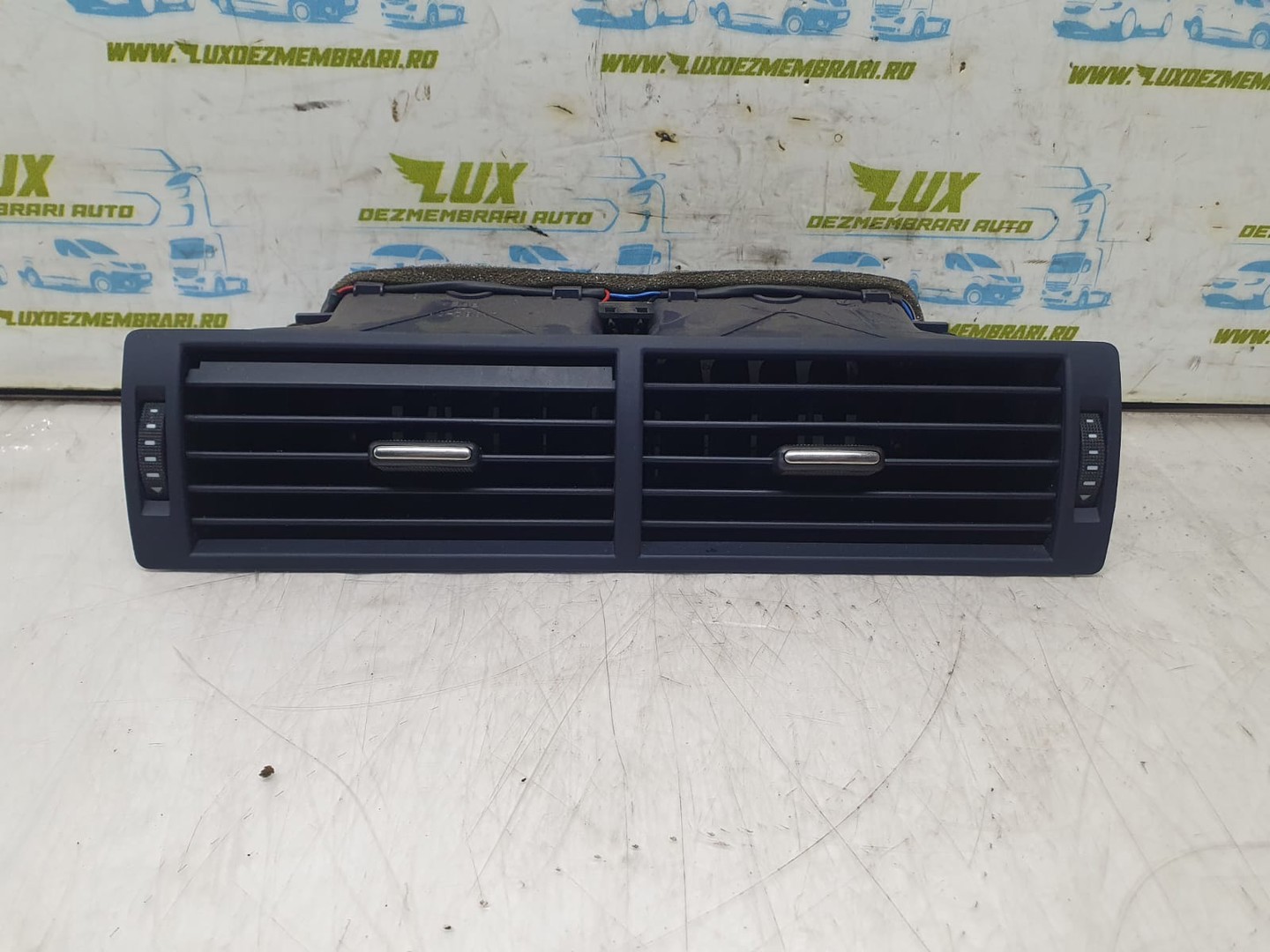 Grila ventilatie bord 8e0820951h Audi A4 B7 (2004 - 2008)