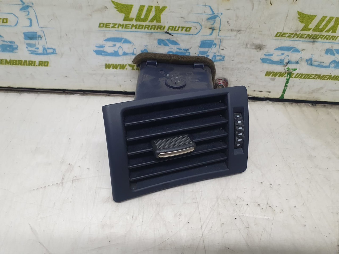 Grila ventilatie bord 8e0820901f Audi A4 B7 (2004 - 2008)
