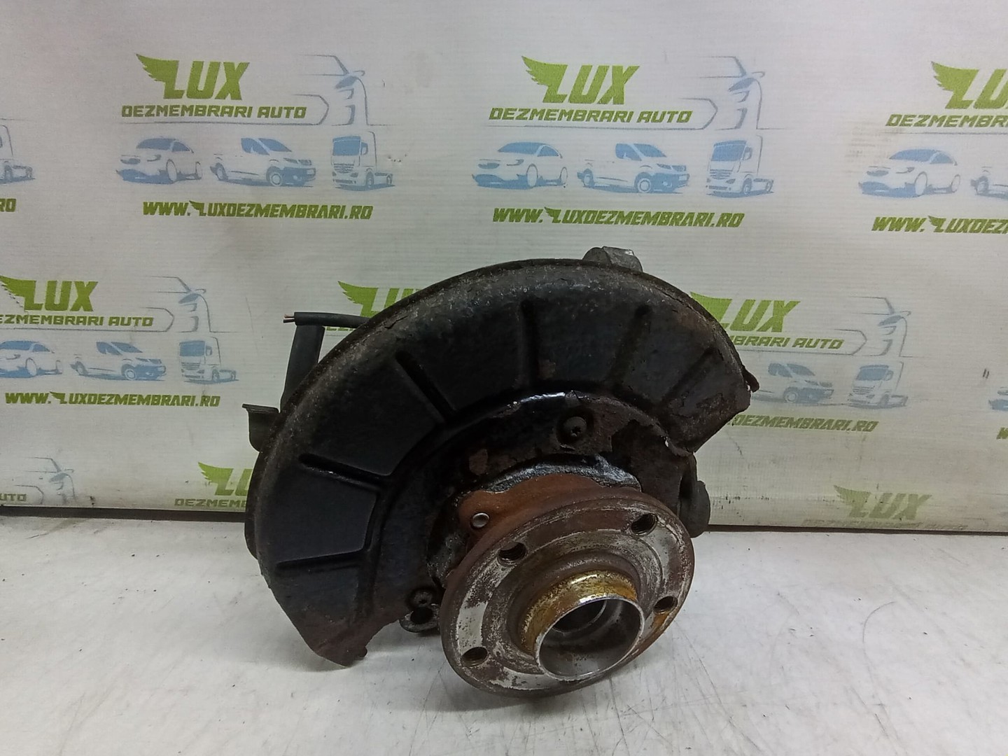 Fuzeta stanga fata Volkswagen Passat B7 (2010 - 2015)