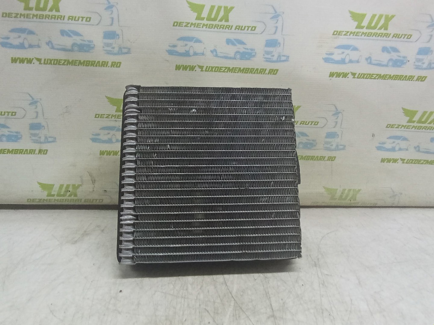 Radiator clima bord 1k0820679 Volkswagen Golf 5 (2003 - 2009)