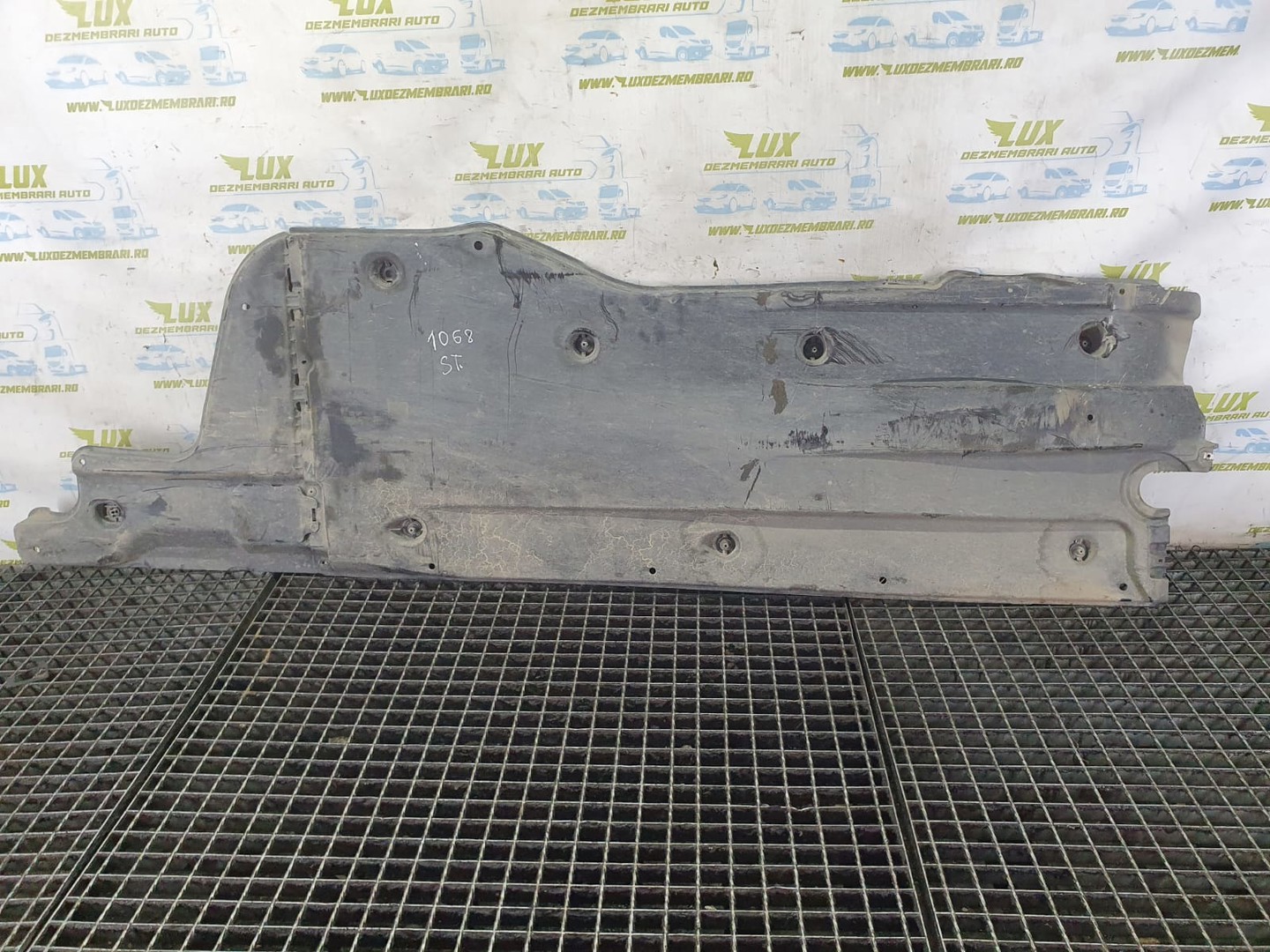 Scut caroserie stanga 3q0825201 Volkswagen Passat B8 (2014 - 2020)