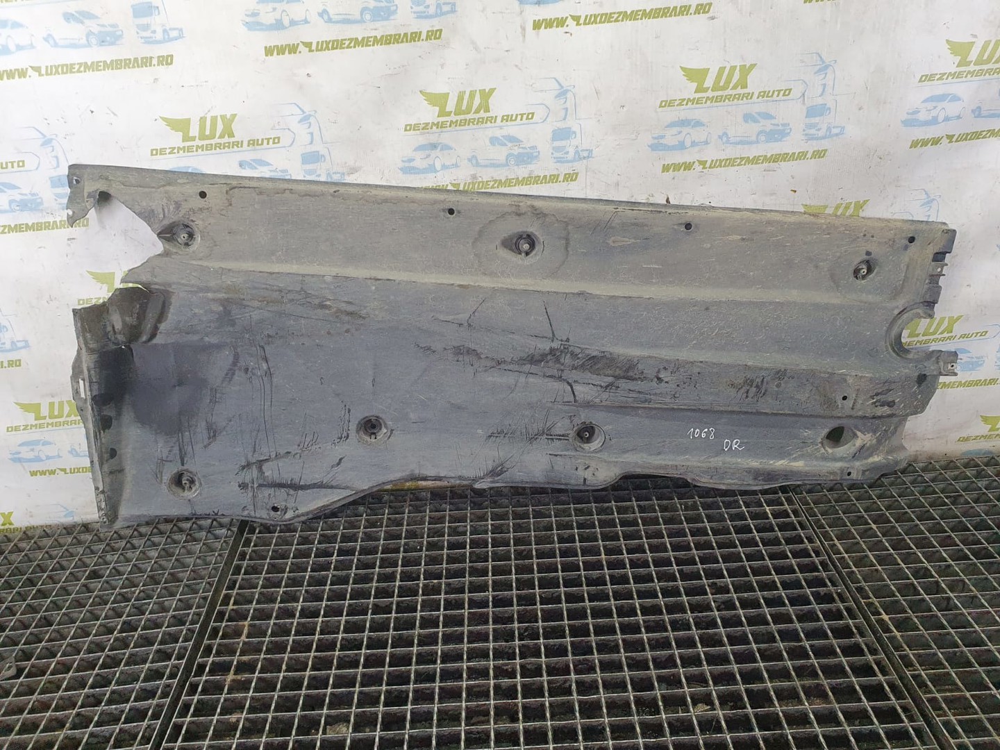 Scut caroserie dreapta 3q0825202f Volkswagen Passat B8 (2014 - 2020)
