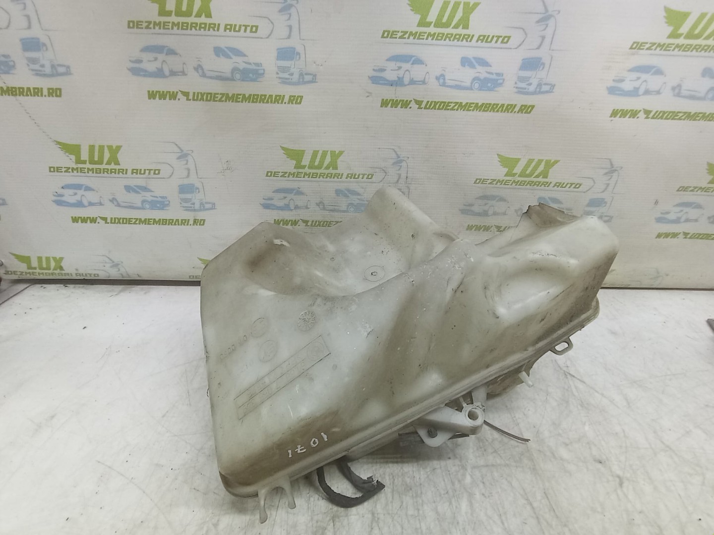 Vas lichid parbriz 7148066 BMW Seria 5 E60/E61 (2003 - 2007)