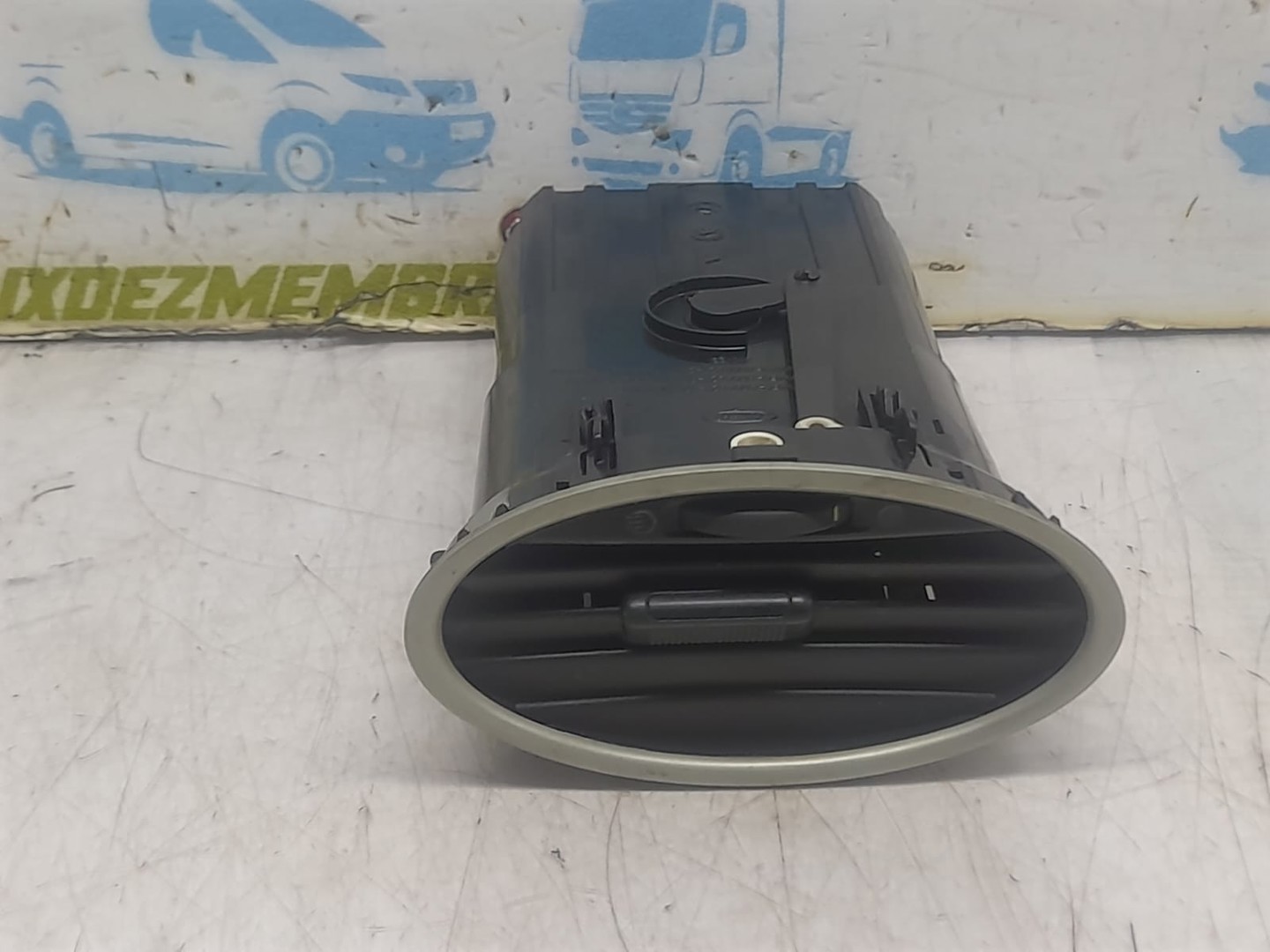 Grila ventilatie bord 4M51-A014L21-AD Ford Focus 2 (2004 - 2008)