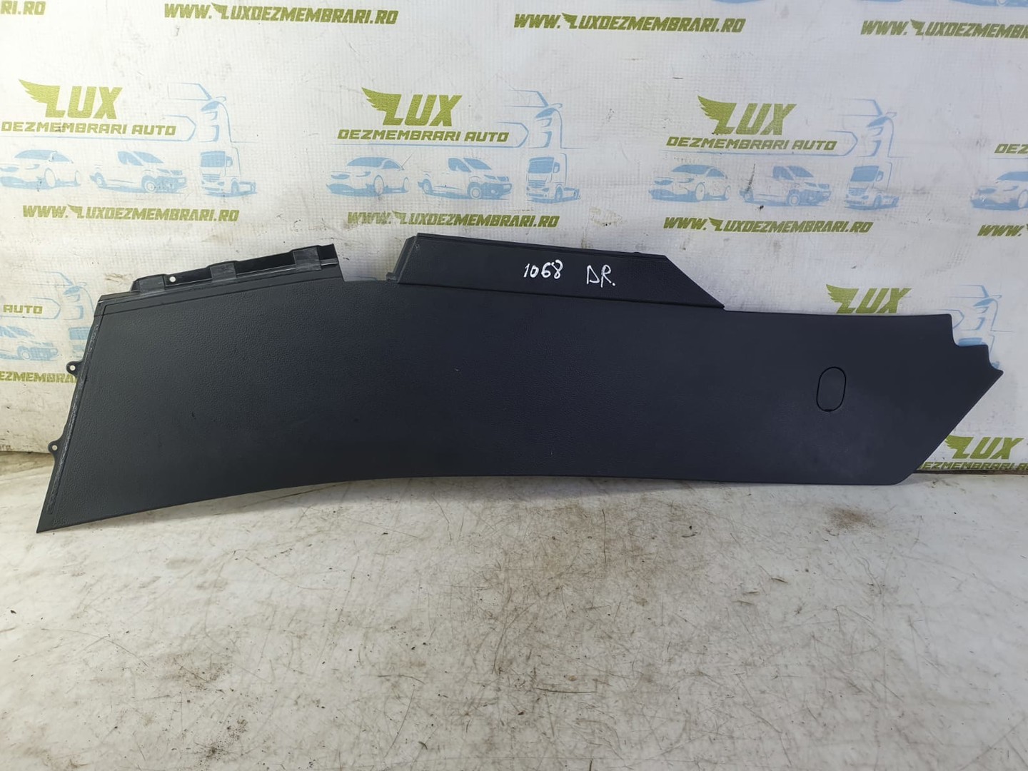 Ornament consola centrala 3g1863046a Volkswagen Passat B8 (2014 - 2020)
