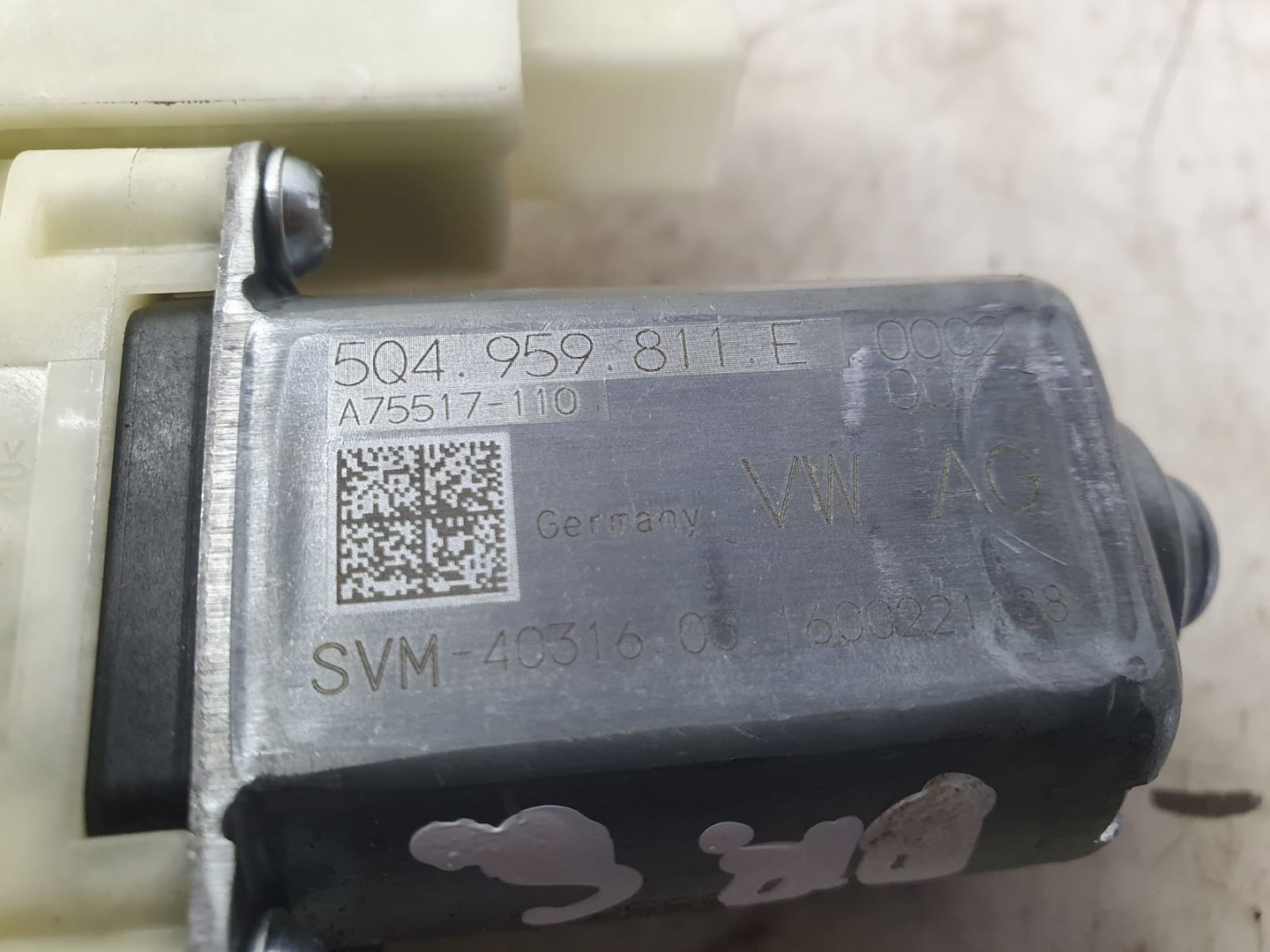 Motoras geam dreapta fata 5q4959811e Volkswagen Passat B8 (2014 - 2020)