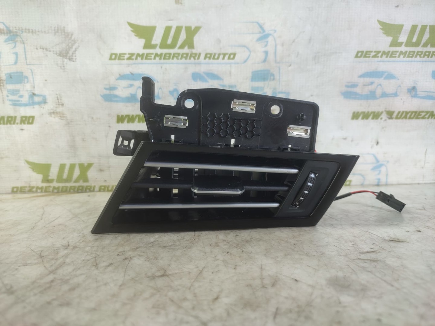 Grila ventilatie bord 3g1819701e Volkswagen Passat B8 (2014 - 2020)
