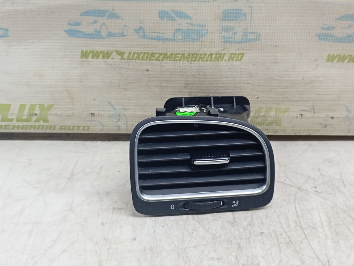 Grila ventilatie bord 5k0819704k Volkswagen Golf 6 (2008 - 2015)