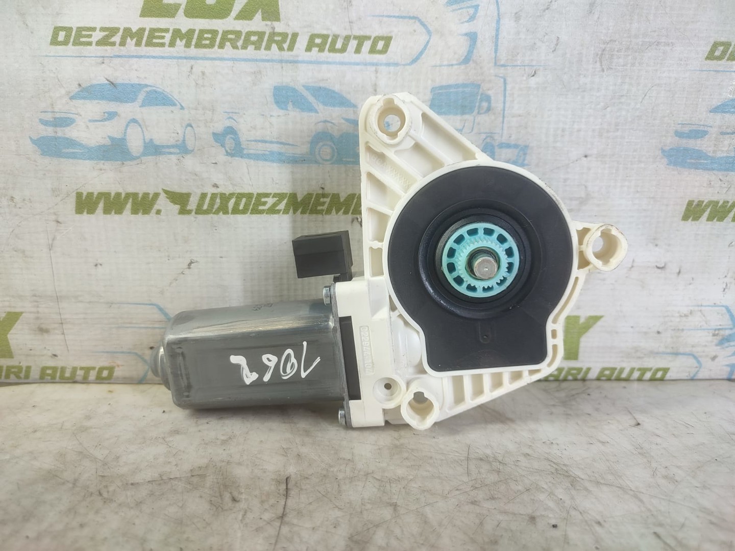 Motoras geam stanga fata 5q4959801b Volkswagen Passat B8 (2014 - 2020)