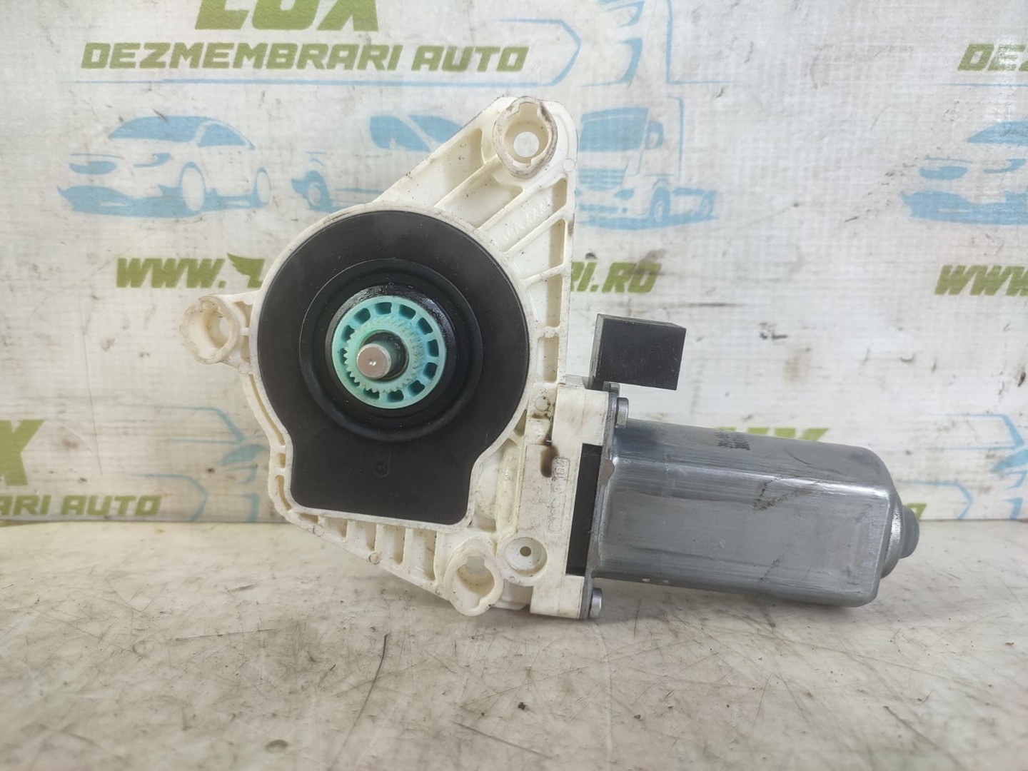 Motoras geam dreapta fata 5q4959802b Volkswagen Passat B8 (2014 - 2020)