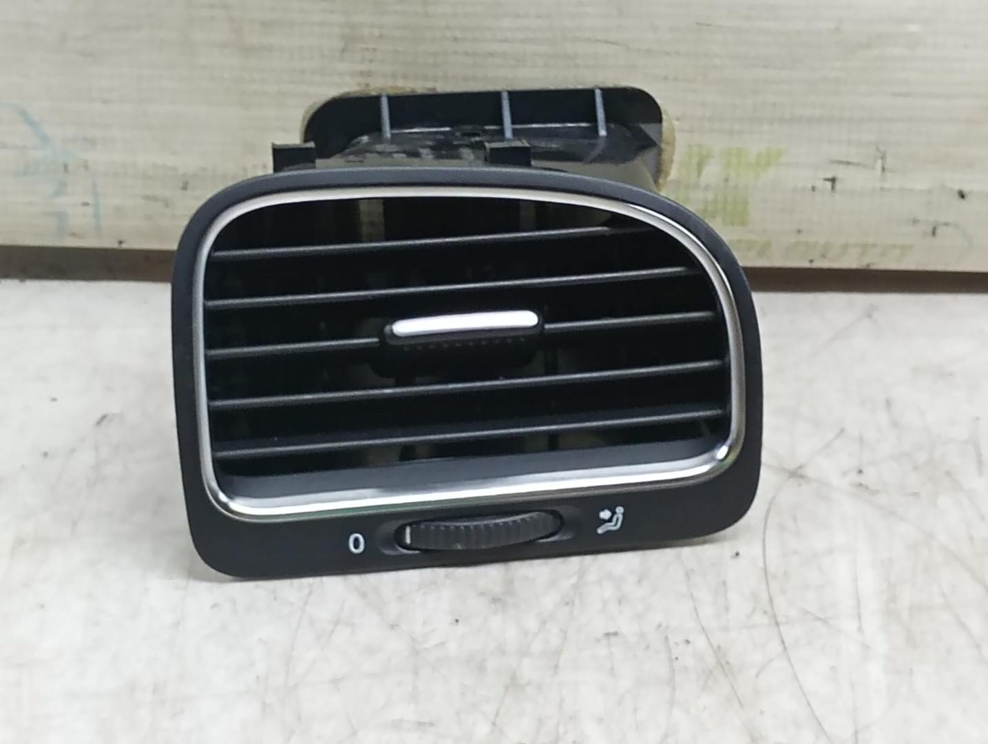Grila ventilatie bord 5k0819710 Volkswagen Golf 6 (2008 - 2015)