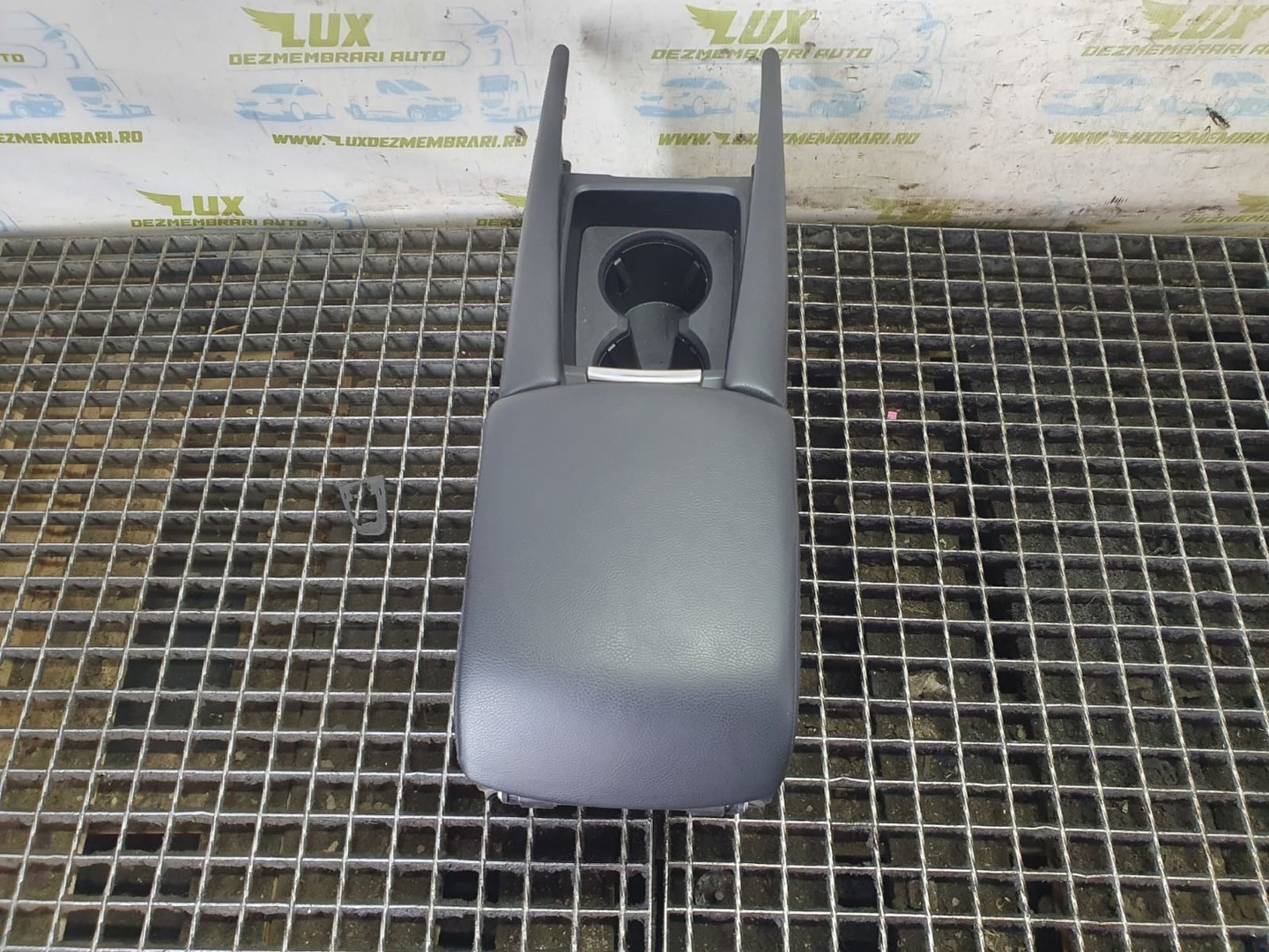 Consola centrala bade-64-441 Mazda 3 BM (facelift) (2016 - 2019)