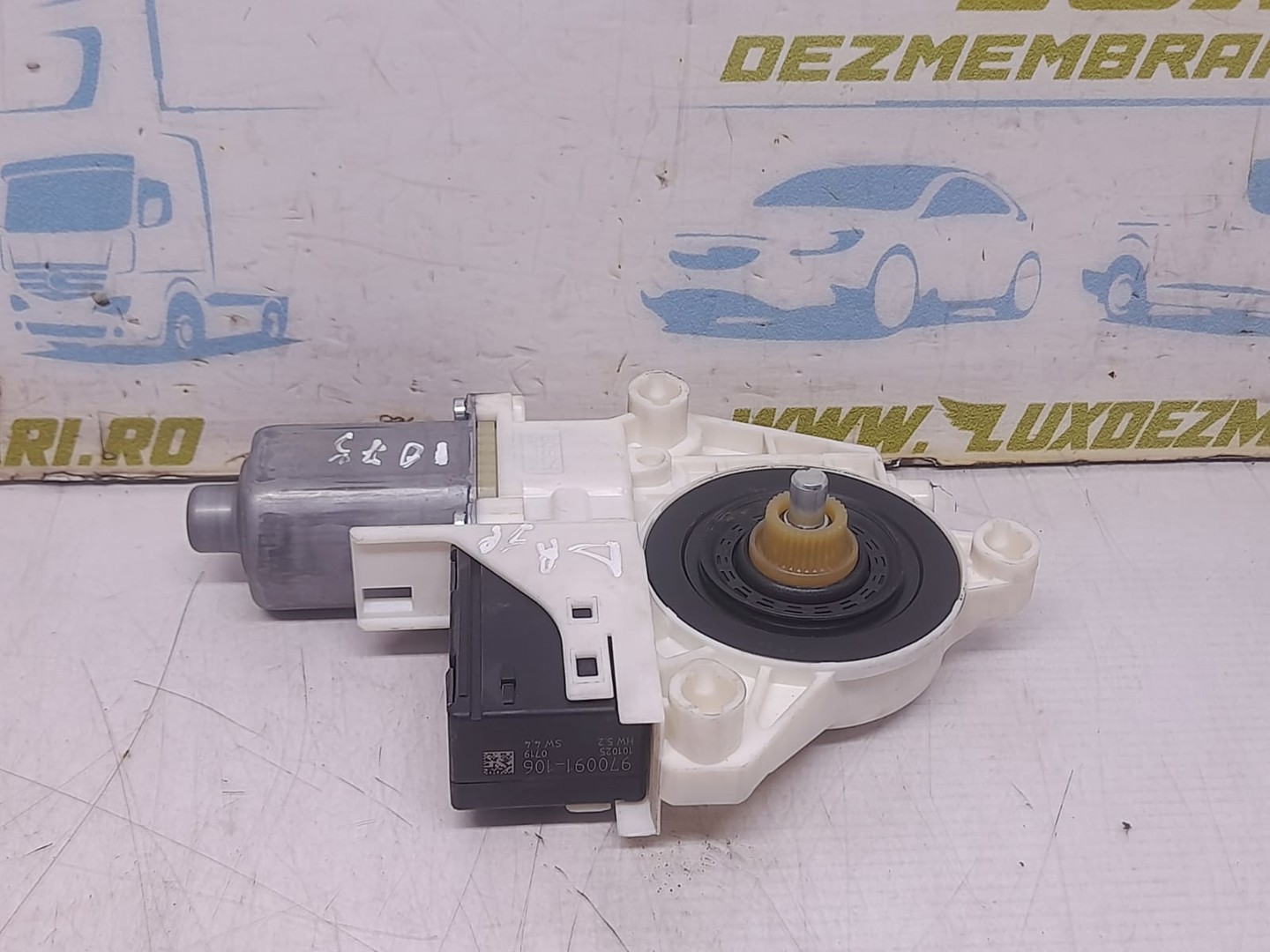 Motoras geam stanga spate 827310006R Renault Latitude 1 (2010 - 2014)