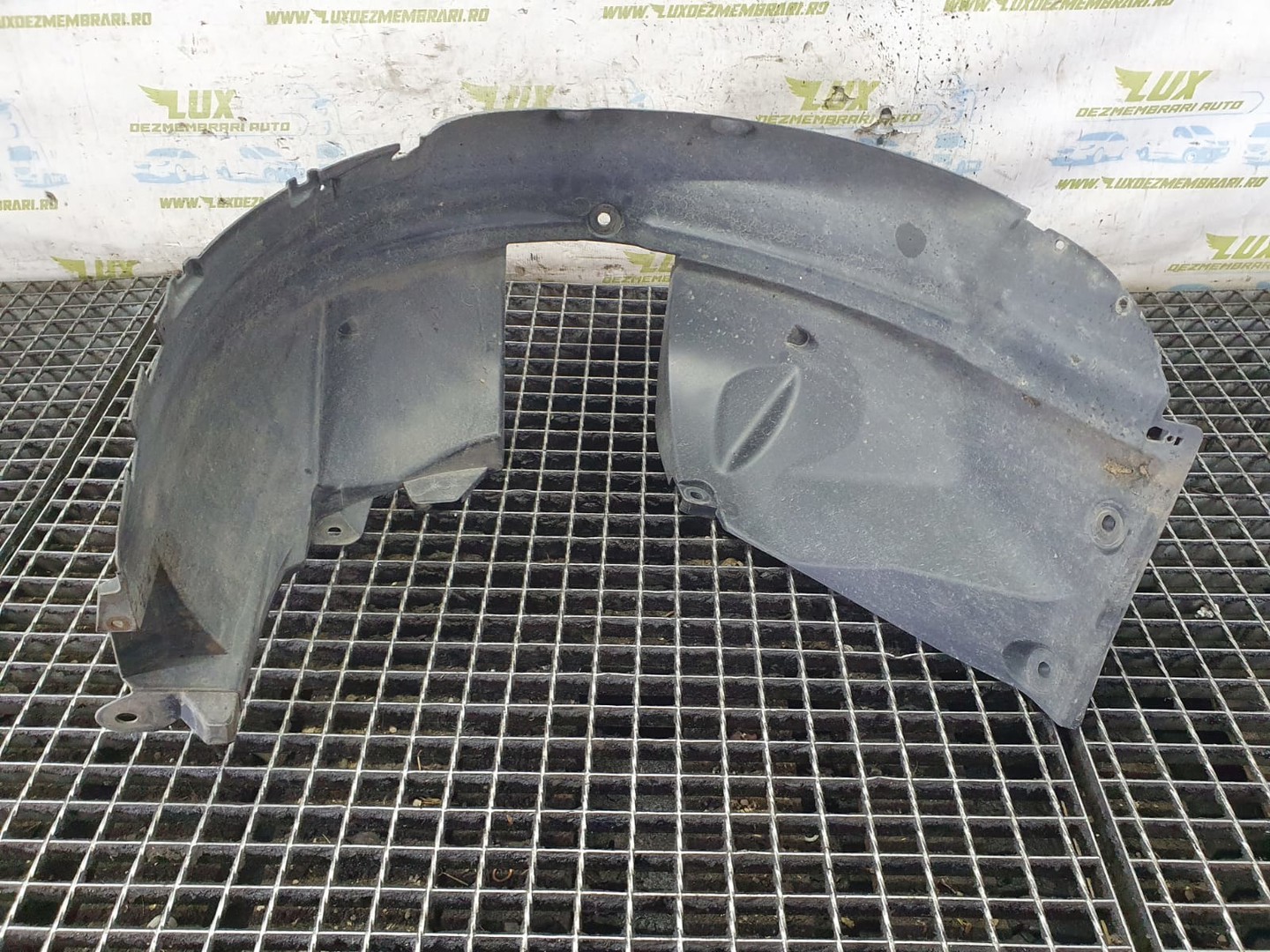 Carenaj roata fata stanga 638411852r Dacia Lodgy 1 (2013 - 2020)